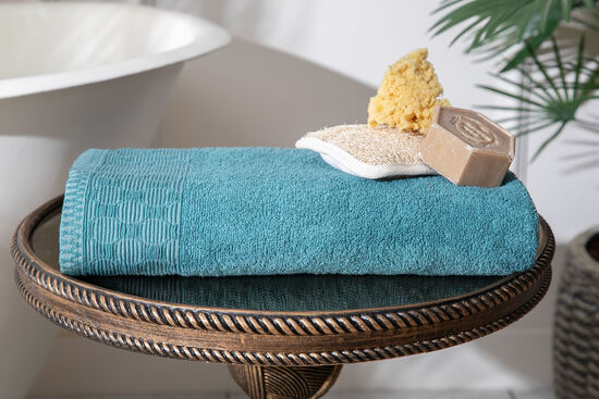 JAKARLI GEOMETRİK DESEN BORDÜRLÜ HAVLU YEŞİL 70x140cm (TRY) - 1